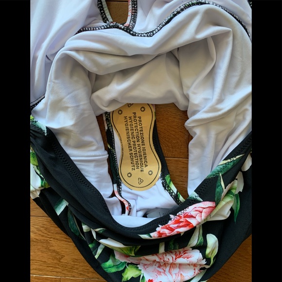 🎁Cupshe Keep Secrets One Piece Halter Swimsuit-M - Picture 9 of 13